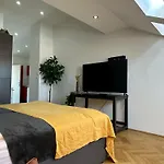 Apartments I 5 Minutes To Metro